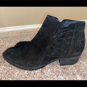 EUC BOC Born Bessie Black Suede Zip Booties, Women's Size 7.5 M, F36403